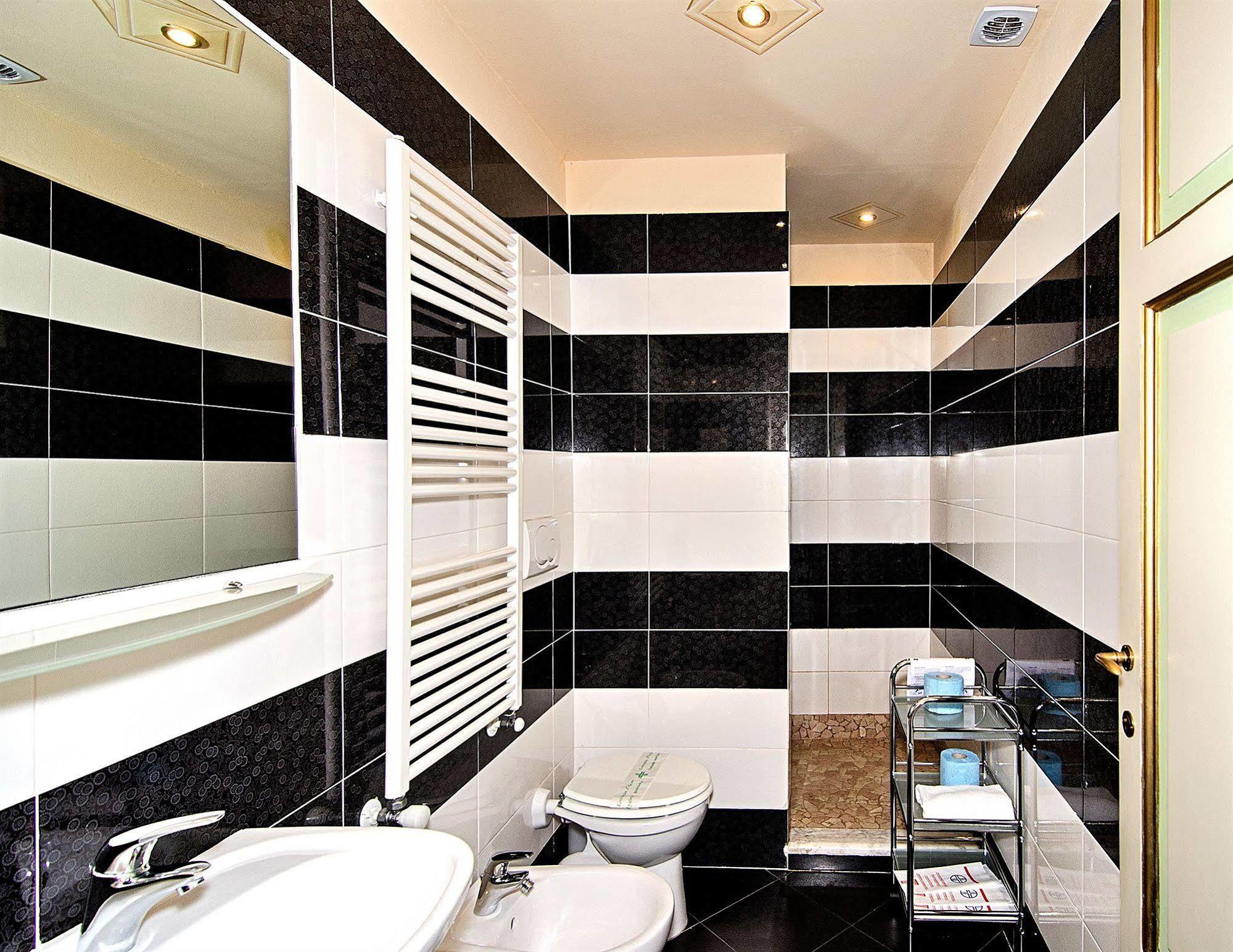 Dimora Dei Guelfi Luxury Rooms Lucca Exterior foto